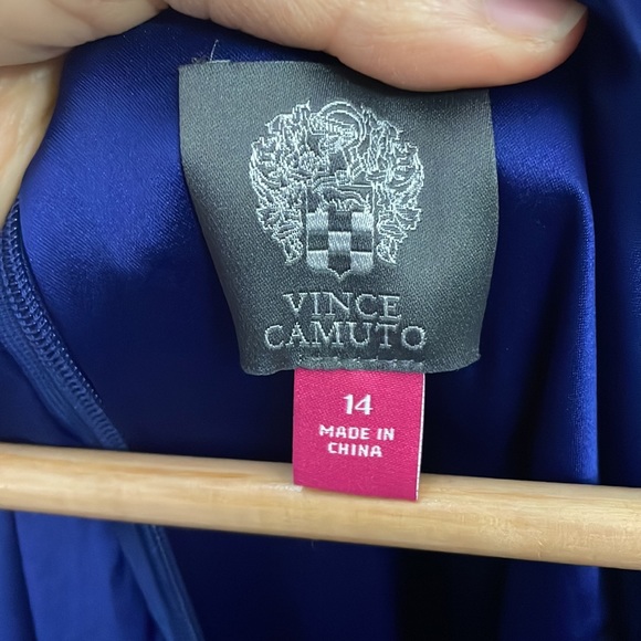 🎁NWT Vince Camuto Royal Blue Full Length Soufflé Gown with Cape Overlay - Picture 3 of 6